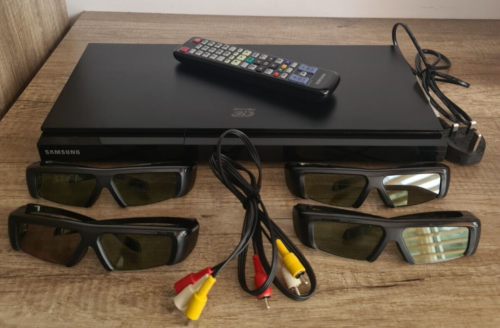 Samsung Blu-Ray 3D Disc Player BD-D5500 & 4 Samsung 3D Active Glasses SSG-3100GB - Picture 1 of 24