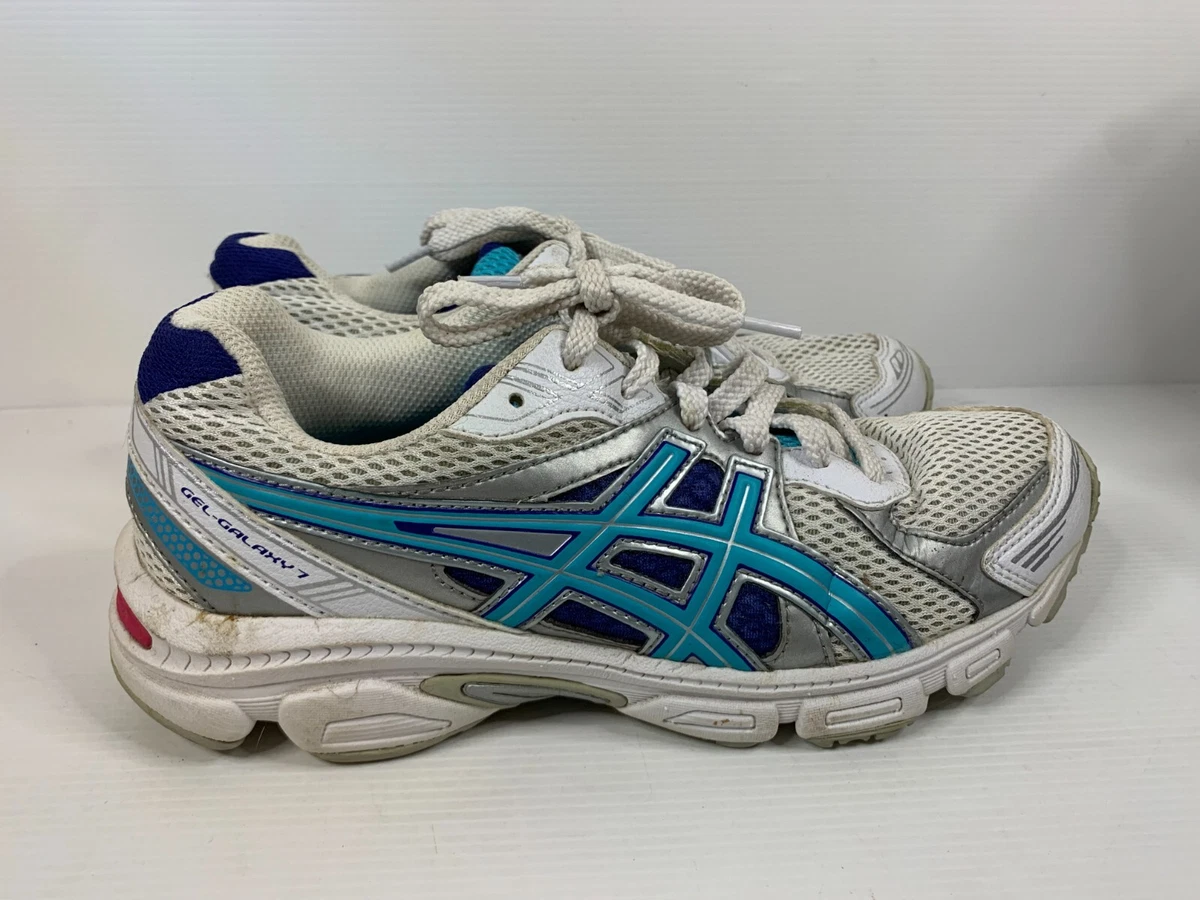 Asics tennis top shoes size 4
