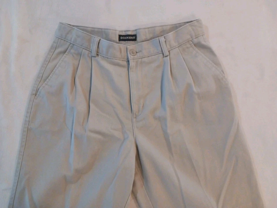 Dockers Khaki Pleated Classic Fit Women's 18 - Image 4 of 4