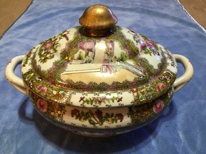 CHINESE PORCELAIN ANTIQUE IMPERIAL CANTON FAMILLE ROSE MEDALLION TUREEN