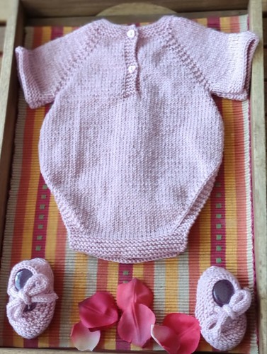 Conjunto de punto para bebé Ranita y zapatos. 6-12 meses. Hecho a mano - Imagen 2 de 2