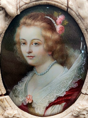 Antica miniatura francese dipinta a mano, firmata da Rubens - cornice intagliata -67/8x47/8 in - Foto 4 di 20
