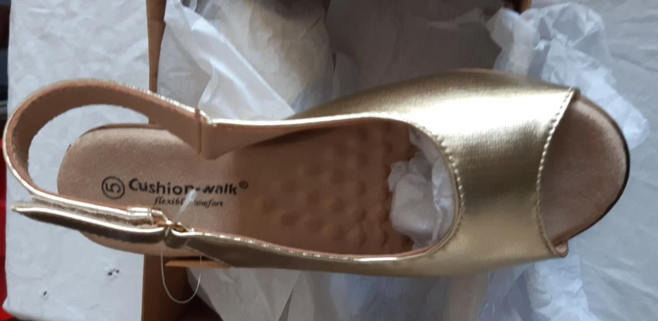 Gold wedge sole ladies shoe size 5 new by cushion walk - Image 2 of 4
