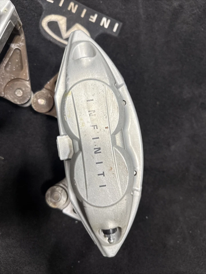 08-22 Juego de pinzas delanteras de freno grande Infiniti G37 Q60 Q50 Akebono 370Z M37 Q70 OEM Foto 3 de 4