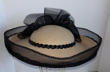 VINTAGE DEBORAH NEW YORK 100 WOOL WIDE BRIM BEIGE HAT WITH FASCINATOR BOW