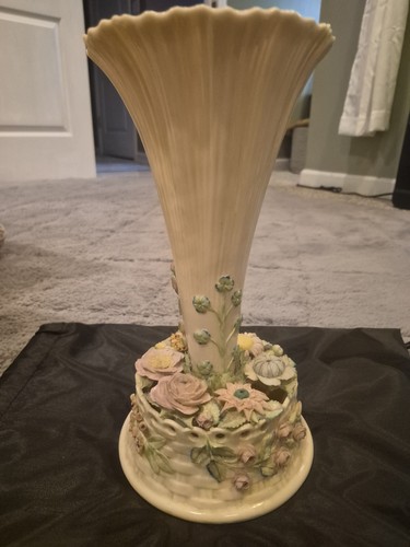 Beautiful Vintage Belleek Ireland Porcelain Trumpet Centerpiece Vase - 6th Mark