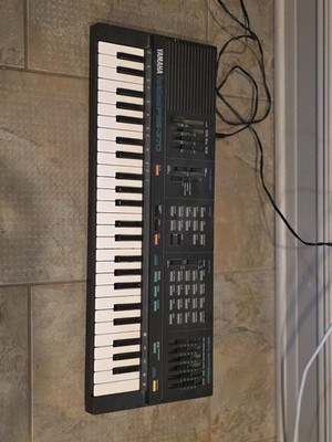 Yamaha PSS-370 PortaSound Digital Synthesizer Keyboard