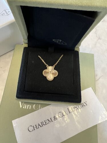 NEW! 🍀 Van cleef arpels VCA Vintage 18K Yellow Gold Guilloche Pendant Necklace - Picture 1 of 7