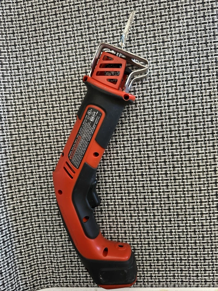 Black & Decker Handisaw CHS6000 Cordless Powered Hand Saw Used. AC Charger Incl - Image 2 of 3