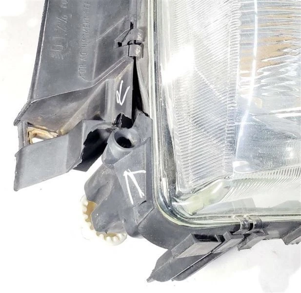 Conjunto de faro derecho grietas en la moldura ver fotos OEM 97 03 Volkswagen Eurovan Foto 2 de 4