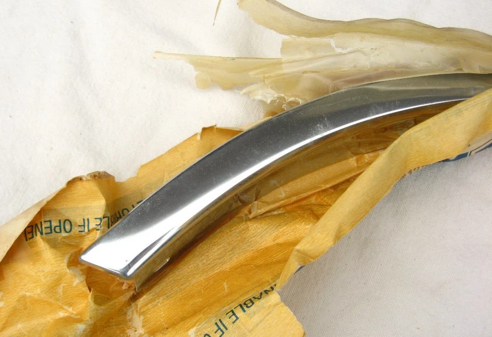 Chevrolet Blazer 1995-1997 NOS GM OEM LH rueda trasera moldura 1996 95 96 97 4,3 L Foto 2 de 3