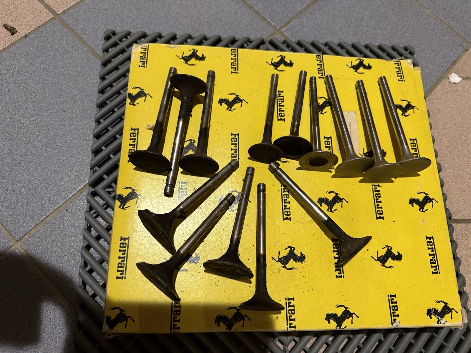 FERRARI DINO 246 Lot Of New And Used INTAKE VALVES