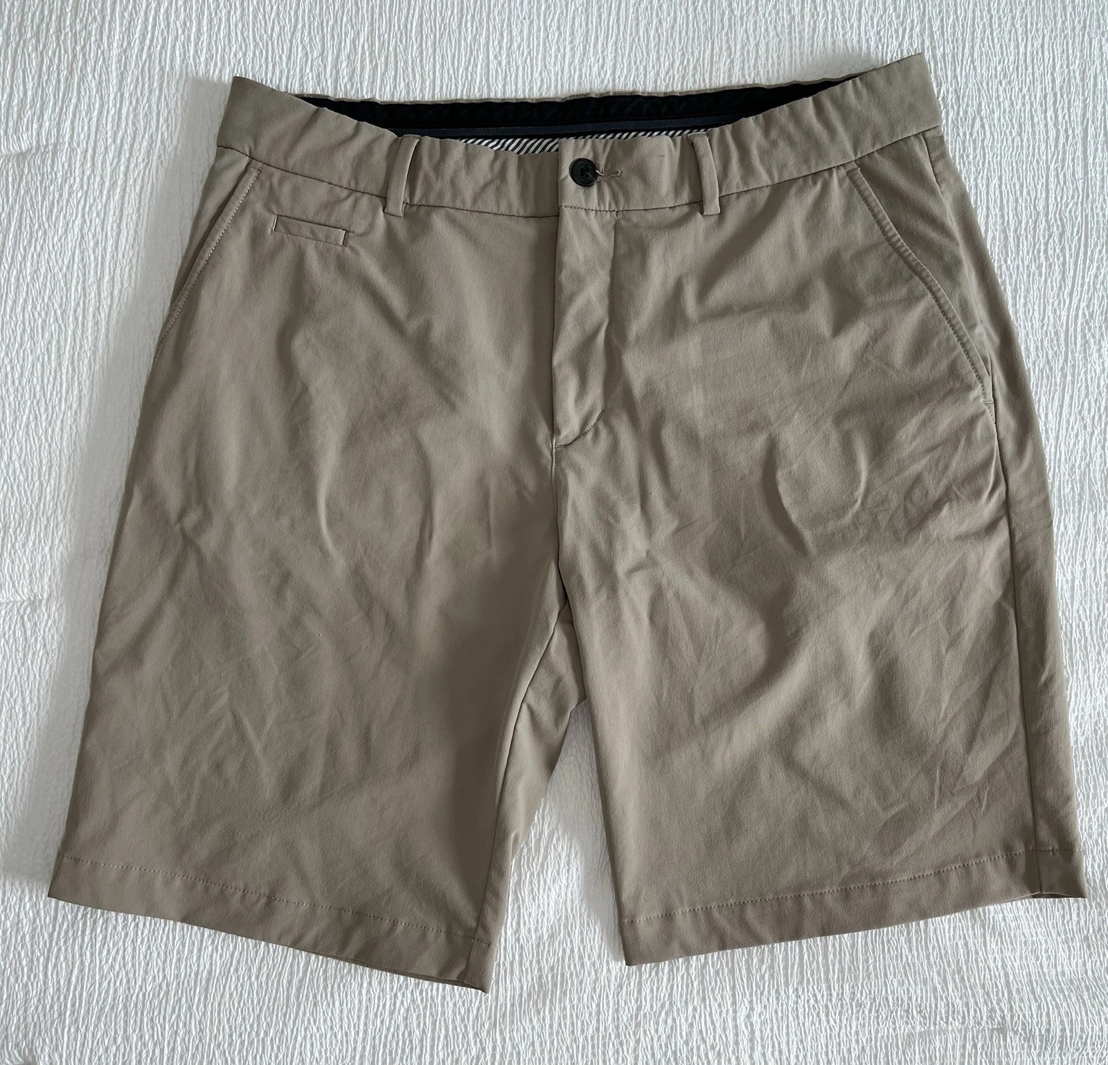 KJUS Ike Mens Golf Shorts 34 Khaki Regular Fit Stretch Performance 10” Inseam