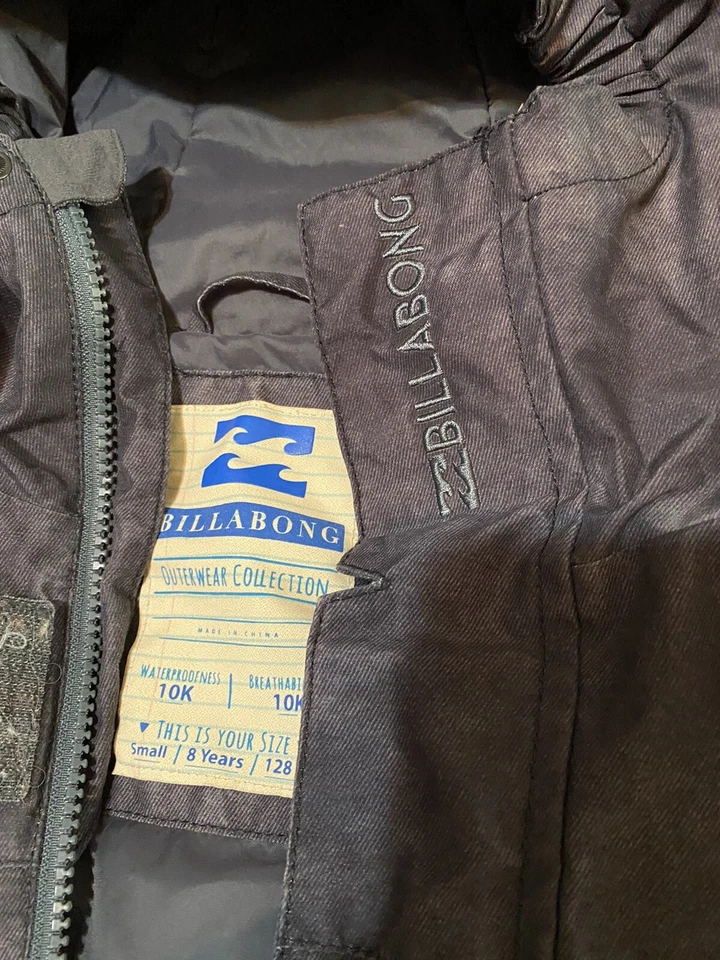 Abrigo gris ligeramente acolchado impermeable Billabong para niños, talla 8, ¡excelente estado! Foto 4 de 4