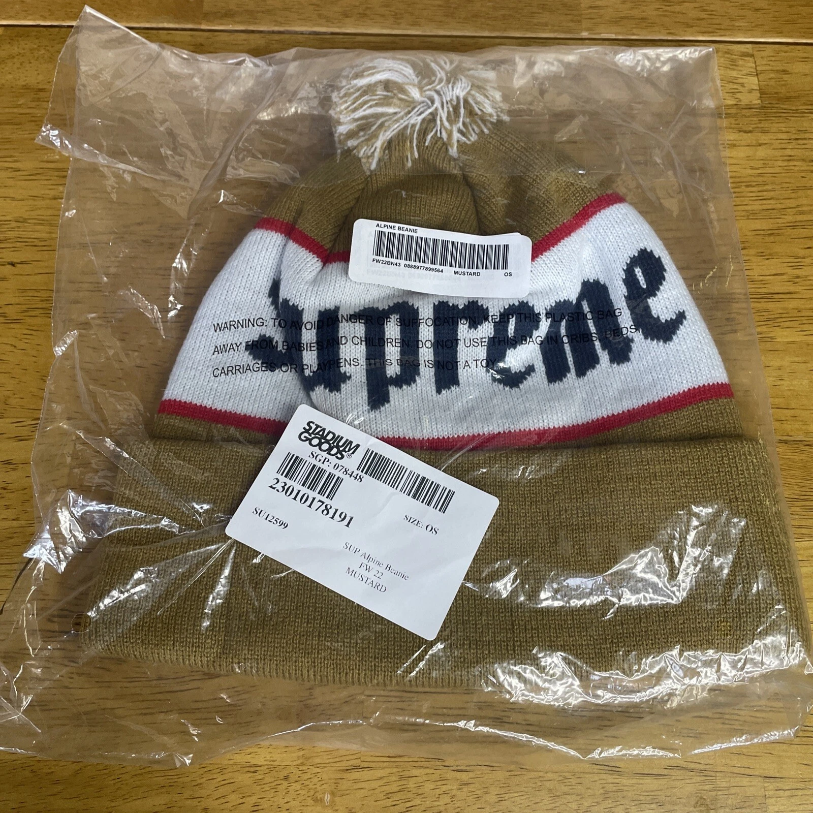 Bonnet moutarde Supreme Alpine F22 neuf