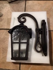 Outdoor Wall Light Fixture Exterior Wall Lantern / Carriage Style -RM35 - New