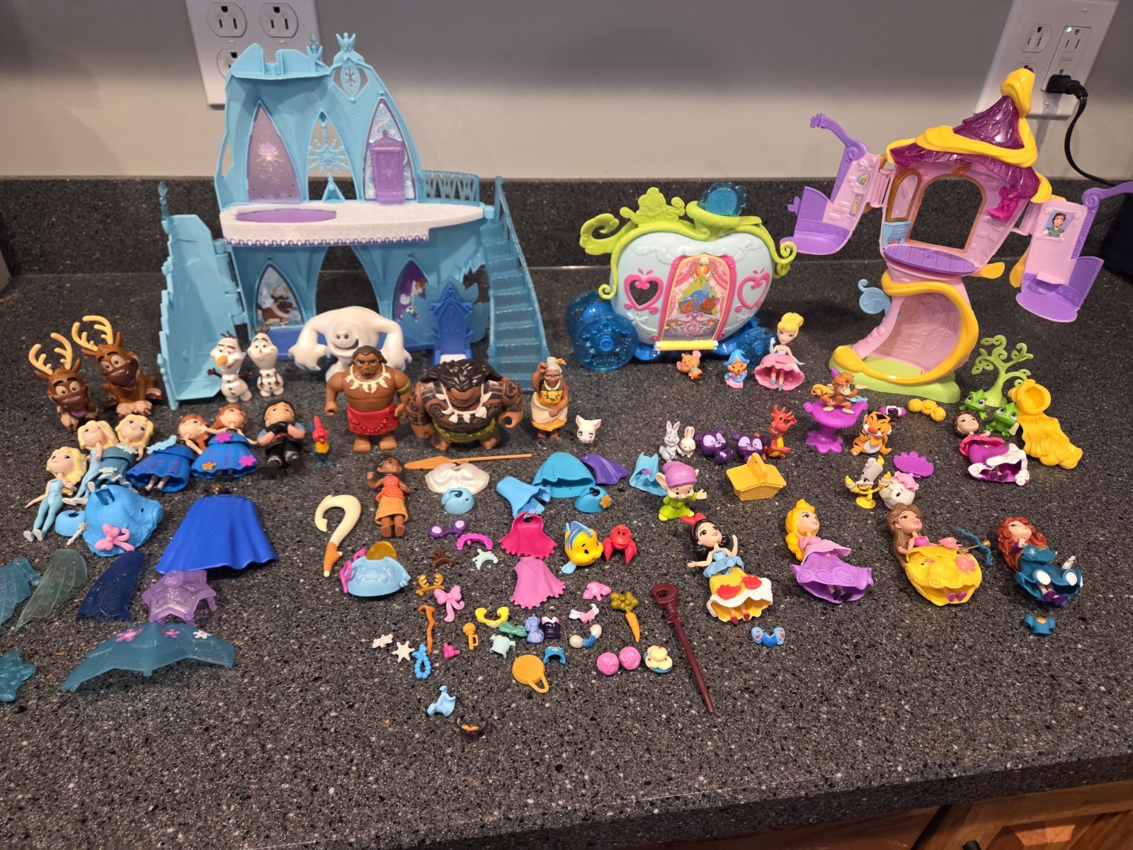 LOT Disney Princess Little Kingdom Snap On Mini Dolls,Clothes,accessories House