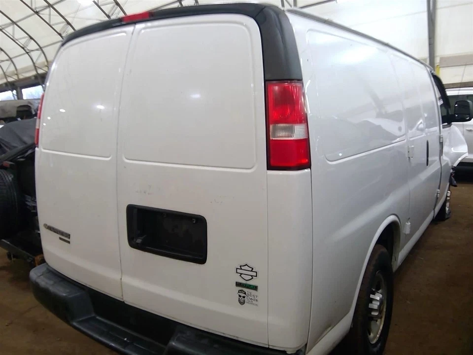 (LOCAL PICKUP ONLY) Rear Bumper Moulded Black Fits 96-24 EXPRESS 2500 VAN 686331 Foto 3 de 4