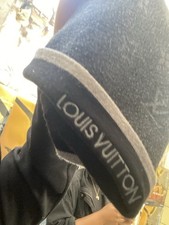 Louis Vuitton Men s Black/Gray Solid Beanie Hat One Size Stretch Designer