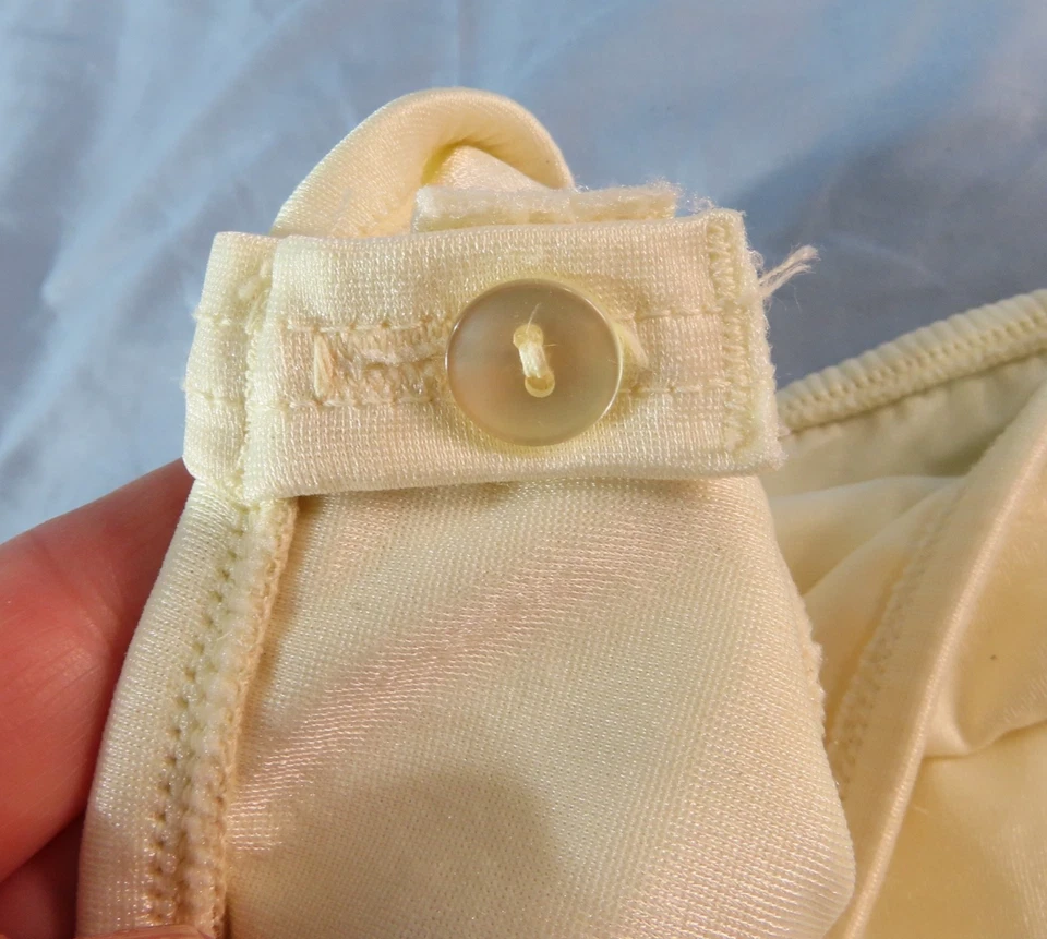 Vintage CATALINA BIKINI SWIM SUIT Ivory w/Green/Yellow Floral THIN PADDED sz 16 - Image 4 of 4