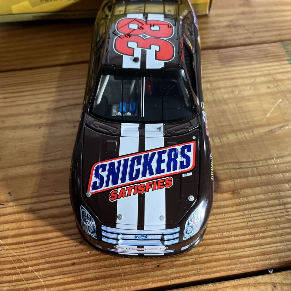 Elliott Sadler #38 SNICKERS - 2006 Ford Fusion 1/24 NASCAR diecast Foto 3 de 4