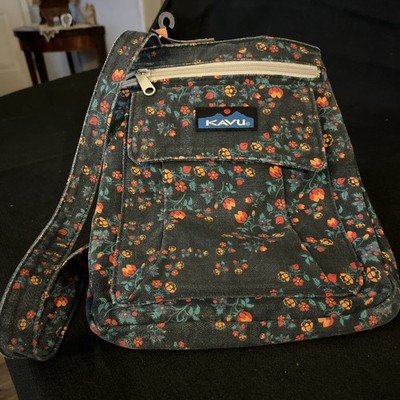 Kacy Crossbody Purse  Wild Poppy  pattern design. 9 x11 . 