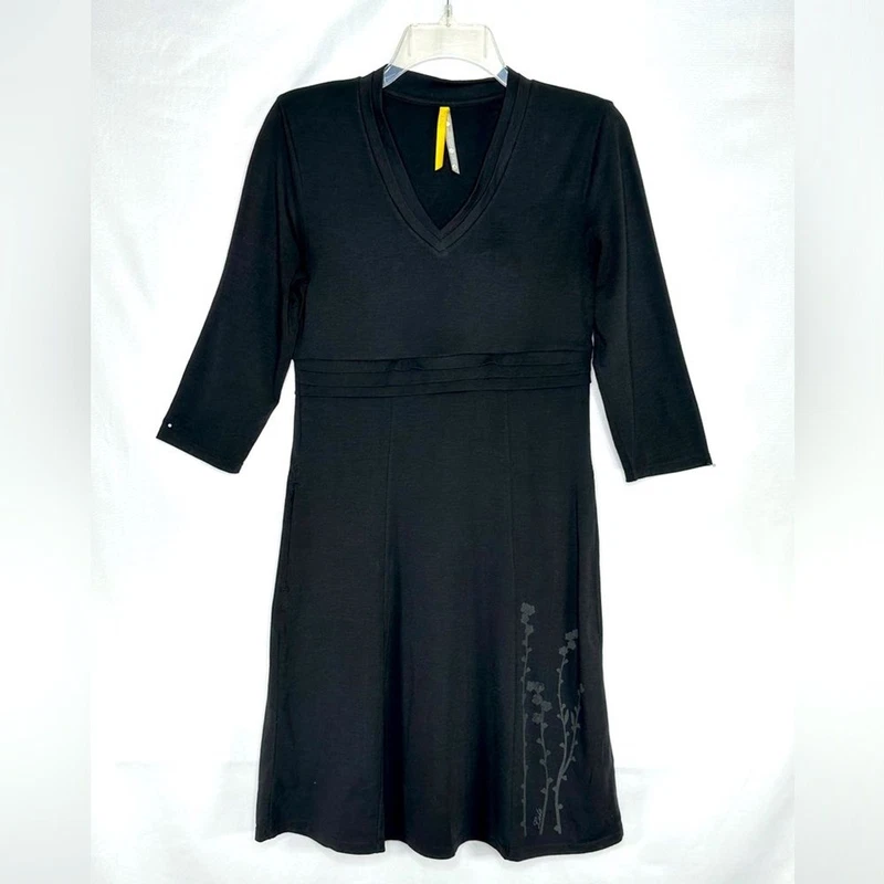 lole v-neck 3/4 sleeve athleisure ecofriendly wicking commute 