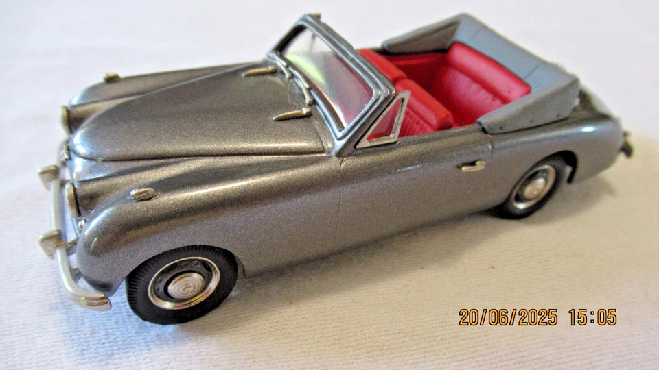 Lansdowne Models 1:43 LDM118 Met Grey 1954 Jensen Interceptor 4-Seat Convertible - Image 4 of 4