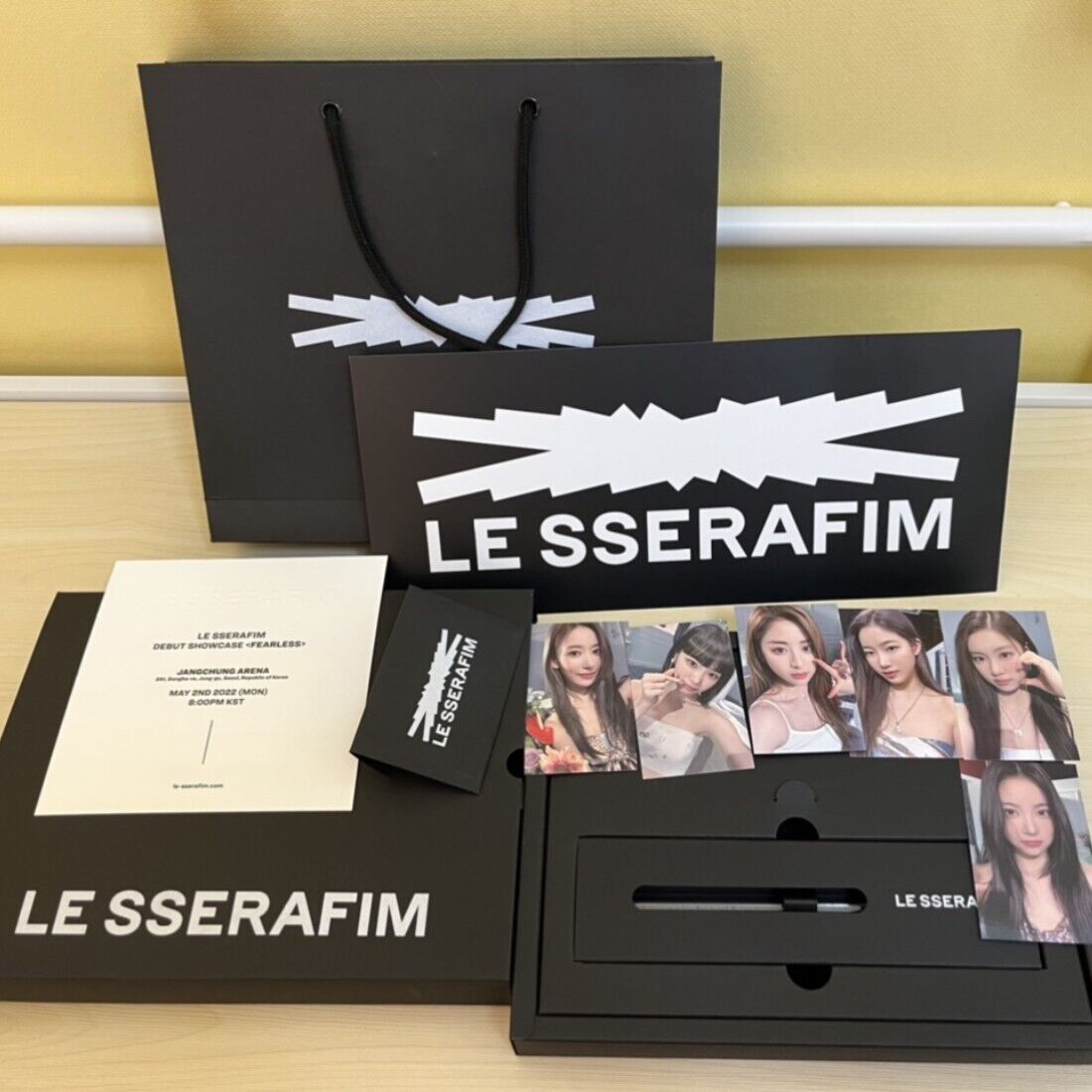 LE SSERAFIM Official Debut Showcase FEARLESS Welcom Kit Set LE SSERAFIM Official Debut Showcase FEARLESS Welcom Kit Set