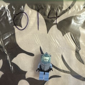 LEGO DC Super Heroes 76000 Mr. Freeze, Medium Blue Minifigure!