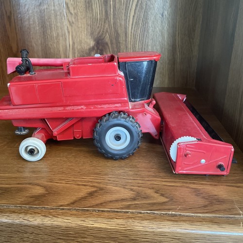 Ertl 1:16 Scale Case ih Diecast Combine - Picture 4 of 7