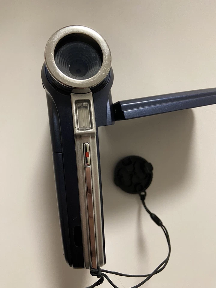 Aiptek V5V HD Video Camera Camcorder,With Battery, Missing Charger, Un-tested - Image 4 of 4