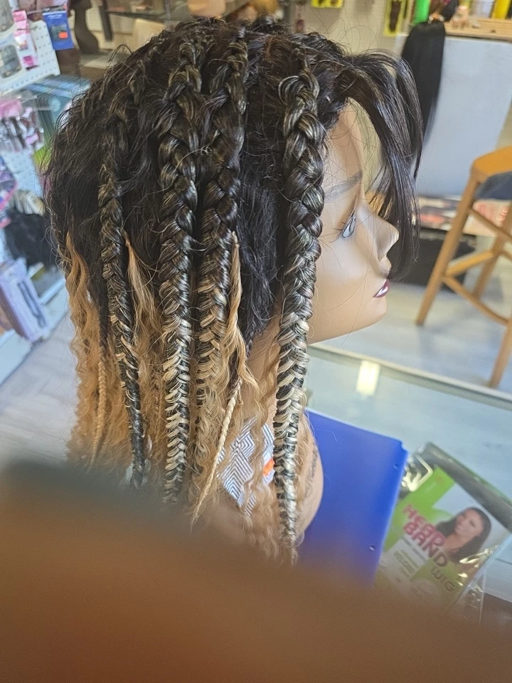 Peluca trenzada bohemia con reflejos rubios para mujer cabello largo rizado. Foto 4 de 4