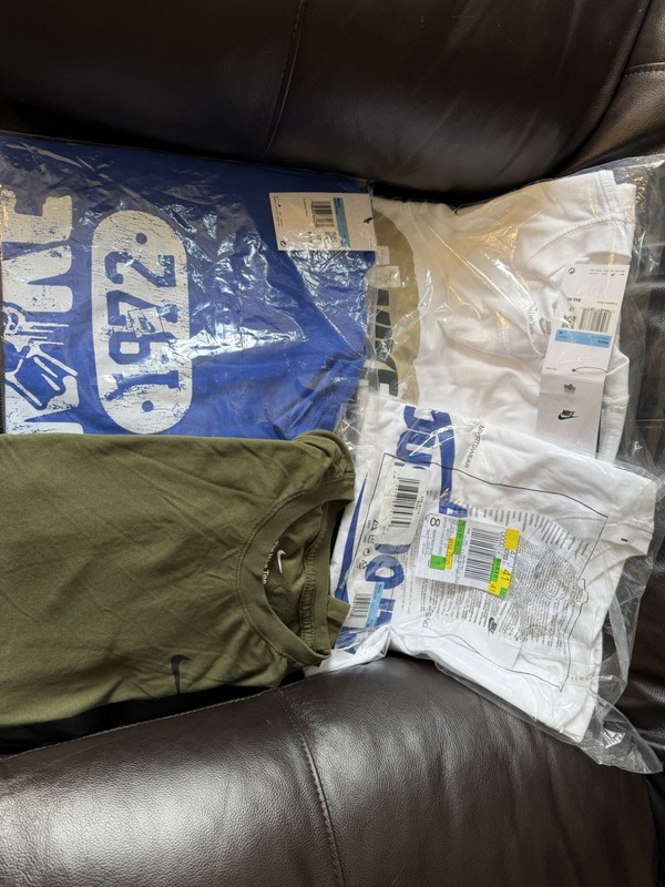 4 Nike Graphic Logo Tees Size M