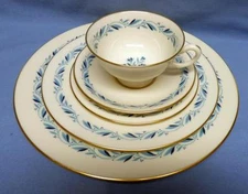 LENOX BLUERIDGE 5 PC PLACE SETTING Ivory Color Floral Pattern Gold Trim MADE USA