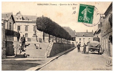 89 SERGINES - le quartier de la place.