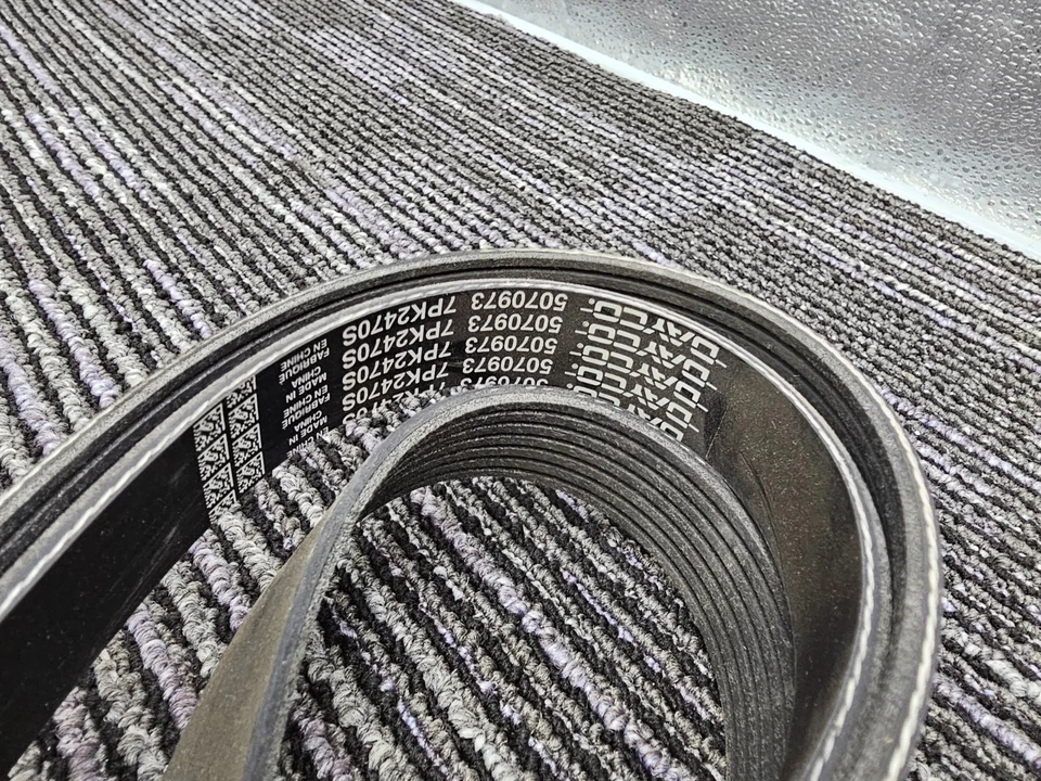 Cinturón serpentino Dayco 5070973 7PK2470 poli acanalado para Nissan Armada 2005-2015 Foto 4 de 4