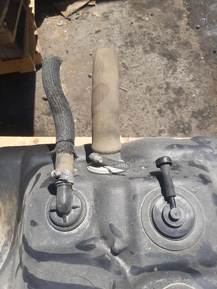 Tanque de combustible 38 galones delantero central 137" Wb 99-00 Ford F250SD F81Z9002SA Foto 3 de 4