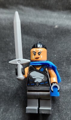 Lego Marvel Thor Valkyrie Minifigure with Sword and Cape 40525