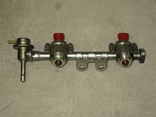 Set Of Subaru 2.2l 2.5l 2 Fuel Injectors Rail Injection Pressure Regulator Oem