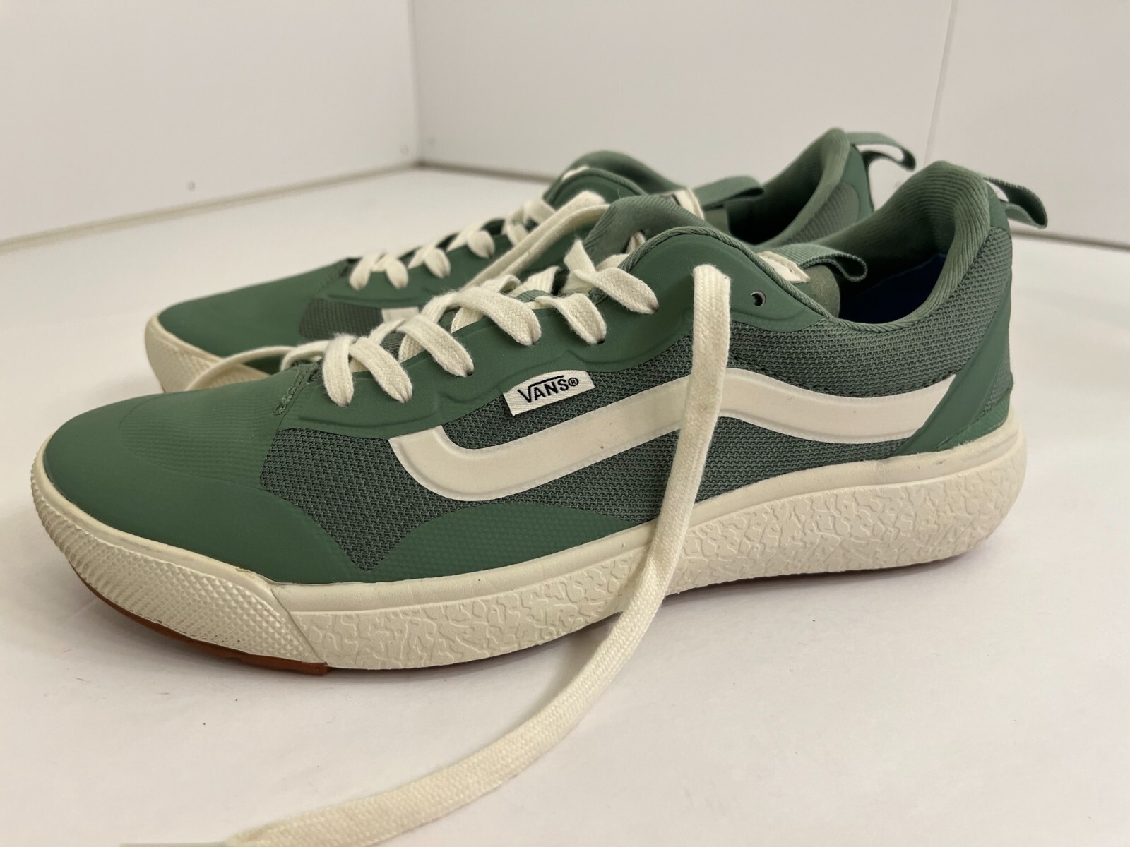 VANS UltraRange EXO Green & Ivory Tennis Shoes Sneake… Gem