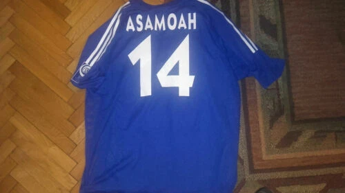 Fußball-Trikots vom FC Schalke 04