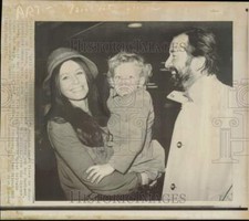 1973 Press Photo Sarah Miles with son Thomas & husband Robert Bolt in London