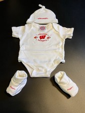 Wisconsin Badgers 3-Pc Baby Newborn Gift Set 0-6 Months Creeper Hat Booties Sock