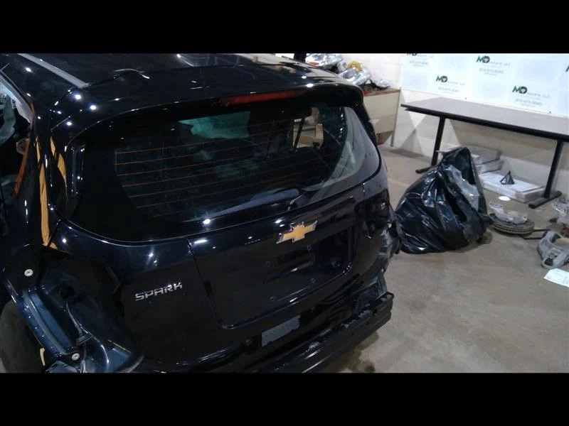 Chevrolet 2016-2022 maletero chispa puerta levadiza puerta trasera montaje 42752797 Foto 3 de 4