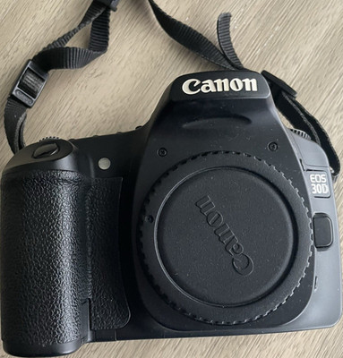 Canon EOS 30D DSLR Body + EF-S 10-18mm IS STM Lens, Batteries, Charger, Strap