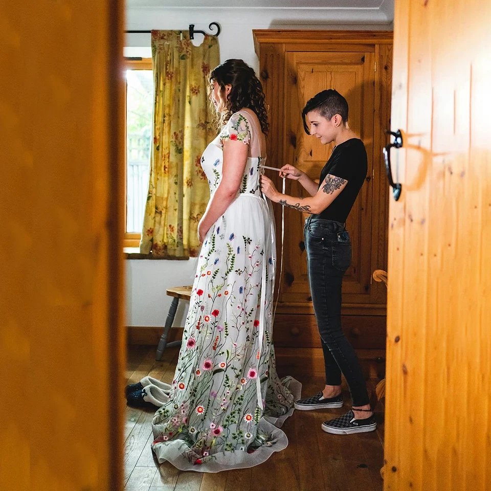 Elegant Colorful Flowers  Wedding Dresses O-Neck Cap Sleeves A-Line Bridal Gowns - Image 3 of 4