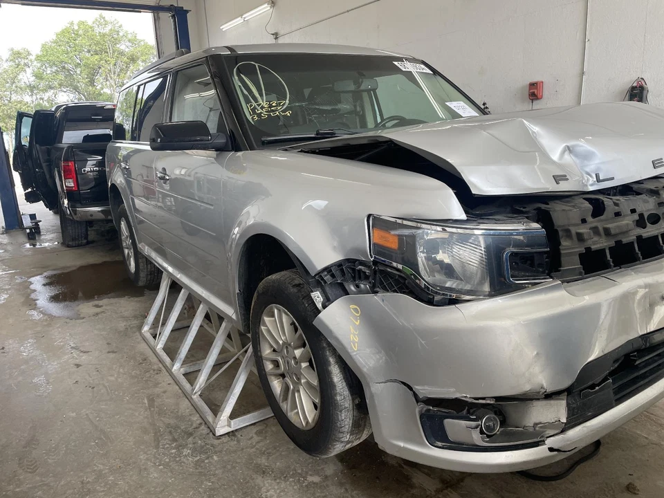 Conjunto de bomba y motor ABS usado se adapta a: montaje Ford Flex 2016 grado A Foto 4 de 4