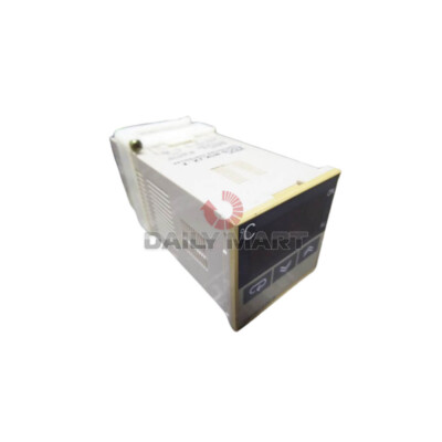 New In Box OMRON E5CS-R1KJX-F Temperature Controller