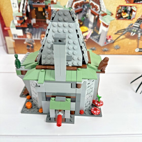 LEGO 4738 Harry Potter Hagrid&rsquo;s Hut W/Original Box, Minifigs, & Manual Read
